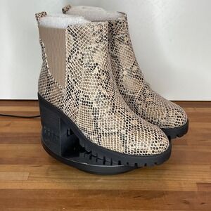 Bella Vita Women's Connery Lug Chelsea Booties - Natural Snake 5.5M